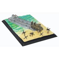 LCM(3) Landing Craft con carro M1A1 munito di snorkel per lo sbarco - Modello montato e rifinito per collezionisti in teca trasparente in polistirene rigido D60362